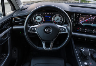 Подержанный автомобиль Volkswagen Touareg 2020 года (10 фото)