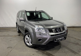 Подержанный автомобиль Nissan X-Trail 2013 года (3 фото)