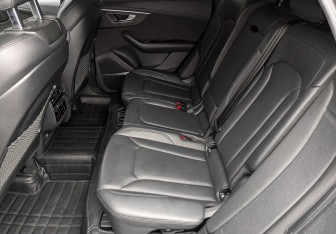 Подержанный автомобиль Audi Q8 2021 года (18 фото)