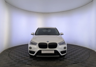 Подержанный автомобиль BMW X1 2017 года (2 фото)