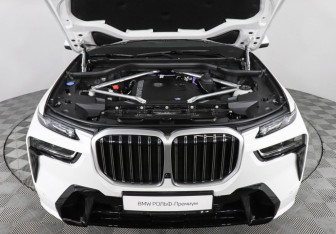Новый BMW X7 2025 (10 фото)