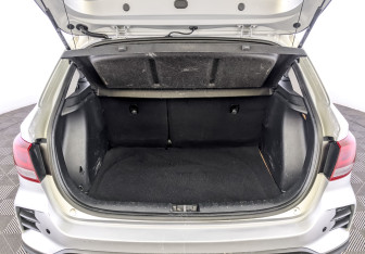 Подержанный автомобиль Kia Rio Hatchback 2021 года (10 фото)