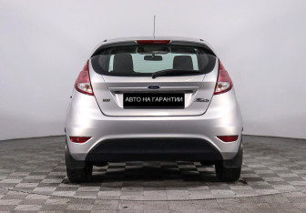 Подержанный автомобиль Ford Fiesta Hatchback 2015 года (4 фото)