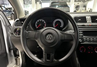 Подержанный автомобиль Volkswagen Polo Sedan 2012 года (12 фото)