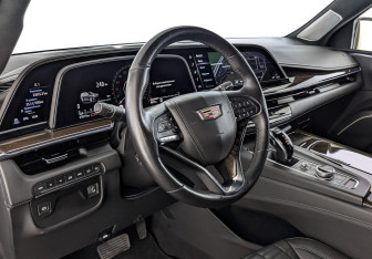 Подержанный автомобиль Cadillac Escalade Suv 2022 года (15 фото)