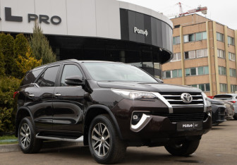 Подержанный автомобиль Toyota Fortuner 2018 года (2 фото)