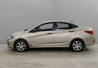 Подержанный автомобиль Hyundai Solaris Sedan 2012 года (8 фото)