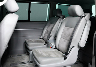 Подержанный автомобиль Volkswagen Multivan 2012 года (10 фото)