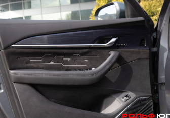 Подержанный автомобиль Geely Monjaro 2024 года (23 фото)