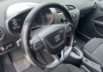 Подержанный автомобиль SEAT Leon Hatchback 2011 года (14 фото)