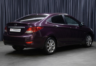 Подержанный автомобиль Hyundai Solaris Sedan 2013 года (5 фото)