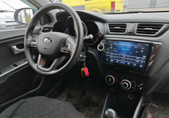 Подержанный автомобиль Kia Rio Sedan 2013 года (10 фото)