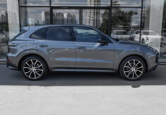 Подержанный автомобиль Porsche Cayenne 2018 года (3 фото)