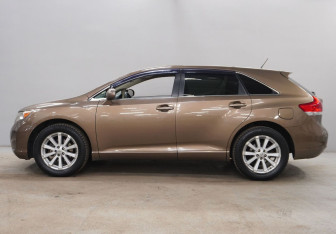 Подержанный автомобиль Toyota Venza 2009 года (8 фото)