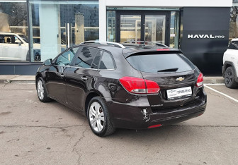 Подержанный автомобиль Chevrolet Cruze Wagon 2014 года (7 фото)