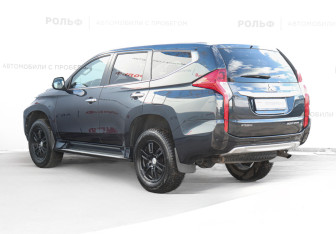 Подержанный автомобиль Mitsubishi Pajero Sport 2019 года (7 фото)