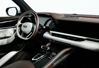 Подержанный автомобиль Geely Monjaro 2023 года (7 фото)