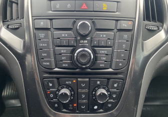 Подержанный автомобиль Opel Astra Hatchback 2010 года (13 фото)