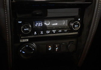 Подержанный автомобиль Toyota Fortuner 2017 года (18 фото)