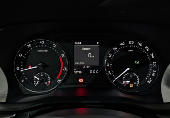 Подержанный автомобиль Skoda Octavia Liftback 2021 года (16 фото)