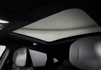 Подержанный автомобиль Changan UNI-V 2023 года (18 фото)