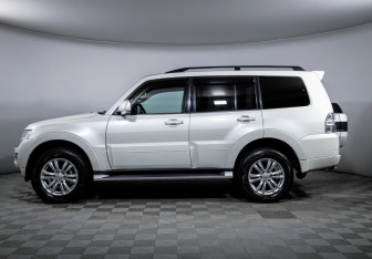 Подержанный автомобиль Mitsubishi Pajero 2015 года (8 фото)
