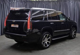 Подержанный автомобиль Cadillac Escalade Suv 2017 года (5 фото)