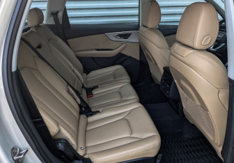 Подержанный автомобиль Audi Q7 2021 года (12 фото)