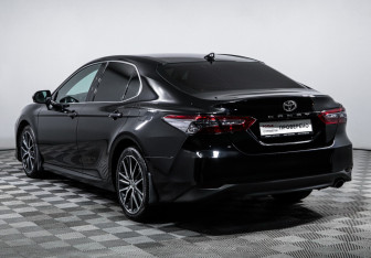 Подержанный автомобиль Toyota Camry Sedan 2021 года (7 фото)