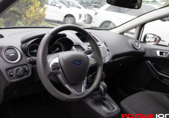 Подержанный автомобиль Ford Fiesta Sedan 2016 года (10 фото)