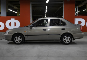 Подержанный автомобиль Hyundai Accent Sedan 2009 года (8 фото)
