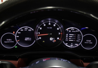 Подержанный автомобиль Porsche Cayenne 2021 года (13 фото)