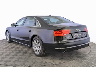 Подержанный автомобиль Audi A8 2013 года (7 фото)