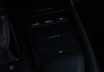 Подержанный автомобиль Lexus ES 2018 года (21 фото)