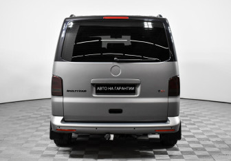 Подержанный автомобиль Volkswagen Multivan 2015 года (5 фото)