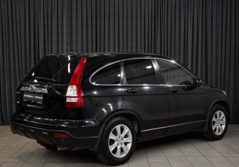 Подержанный автомобиль Honda CR-V 2008 года (4 фото)