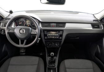 Подержанный автомобиль Skoda Rapid Liftback 2019 года (14 фото)