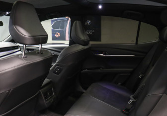 Подержанный автомобиль Toyota Camry Sedan 2025 года (12 фото)