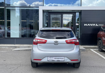 Подержанный автомобиль Kia Rio Hatchback 2012 года (6 фото)