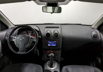 Подержанный автомобиль Nissan Qashqai 2012 года (21 фото)