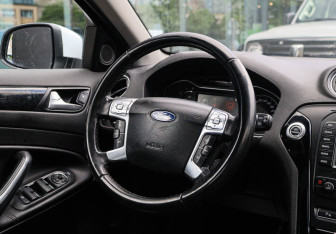 Подержанный автомобиль Ford Mondeo Sedan 2012 года (11 фото)