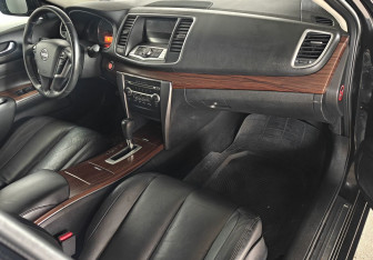 Подержанный автомобиль Nissan Teana 2011 года (10 фото)