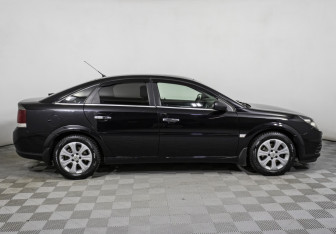 Подержанный автомобиль Opel Vectra Liftback 2007 года (4 фото)