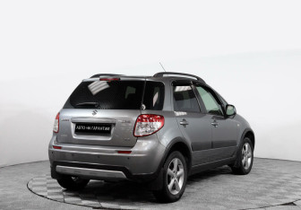 Подержанный автомобиль Suzuki SX4 Hatchback 2013 года (5 фото)