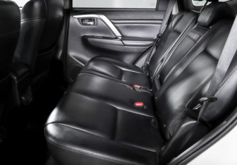 Подержанный автомобиль Mitsubishi Pajero Sport 2021 года (10 фото)