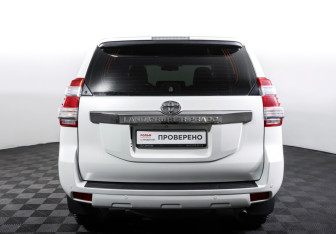 Подержанный автомобиль Toyota Land Cruiser Prado 2015 года (6 фото)