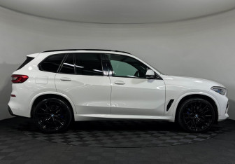 Подержанный автомобиль BMW X5 2019 года (6 фото)