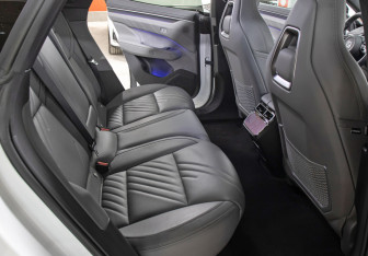 Подержанный автомобиль Zeekr 001 2024 года (12 фото)