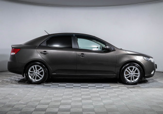 Подержанный автомобиль Kia Cerato Sedan 2011 года (4 фото)