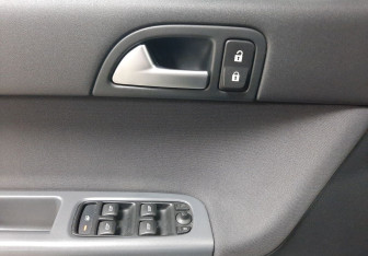 Подержанный автомобиль Volvo S40 2012 года (18 фото)